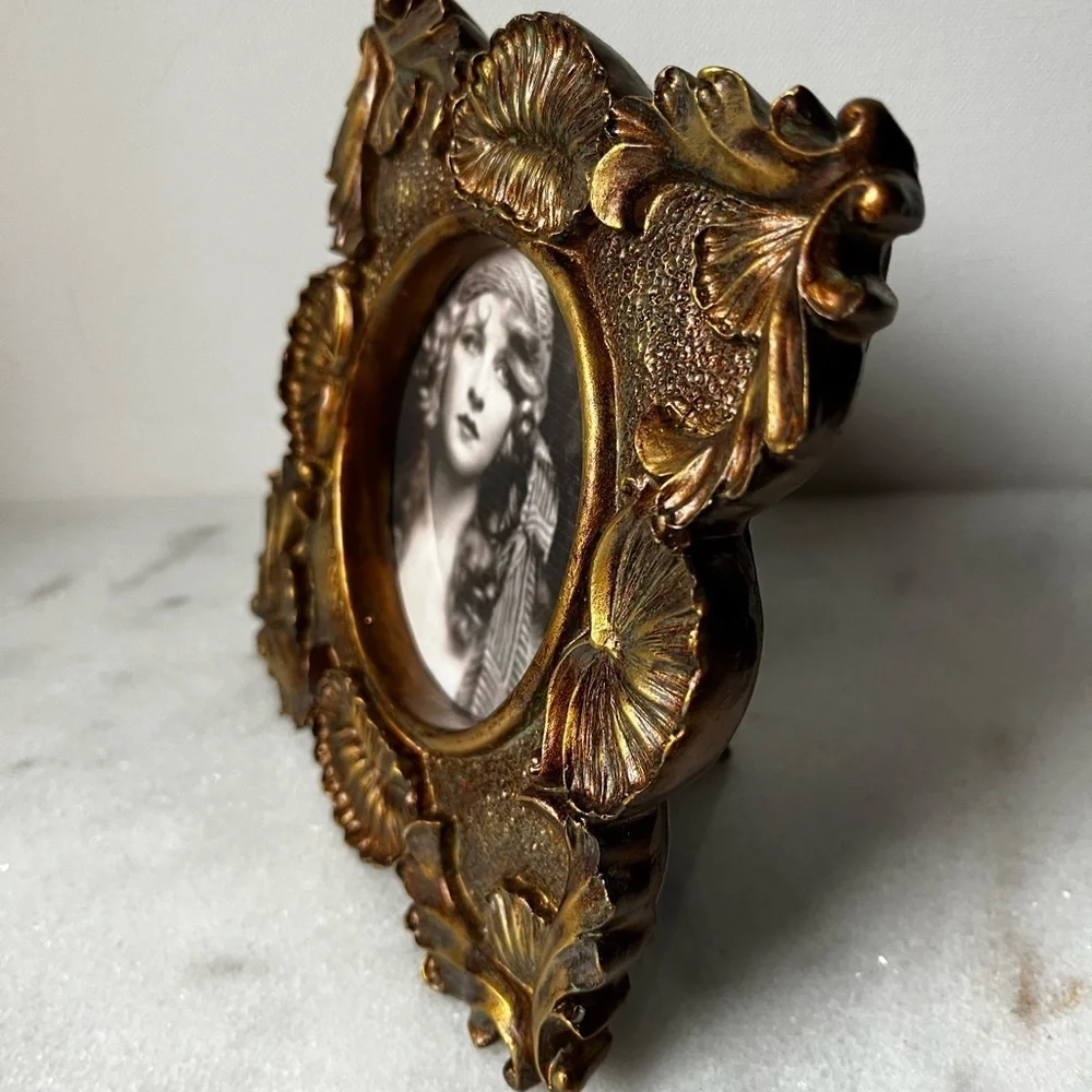 Vintage Small Picture Frame Ornate gold Photo Frame round opening for 3.5”x3.5…